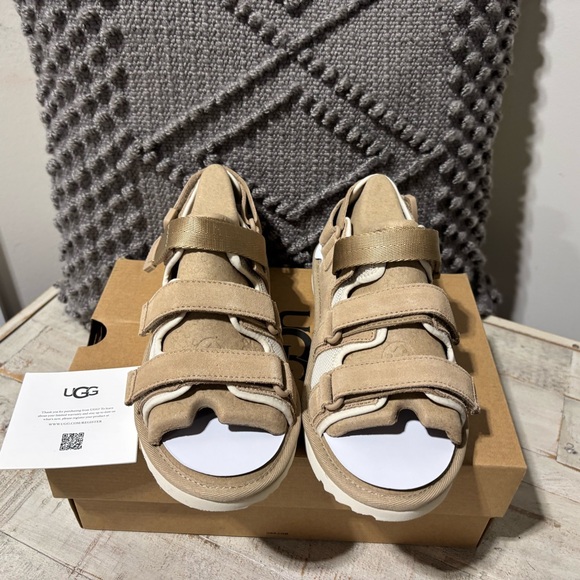 NIB❤️UGG Goldencoast Multi-strap Sandals-W: 7.5, M: 6 - Picture 2 of 5